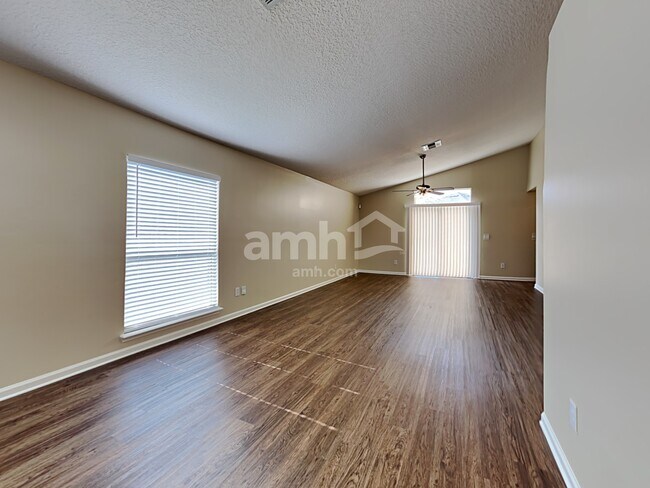 Foto del edificio - 386 Stonehurst Parkway