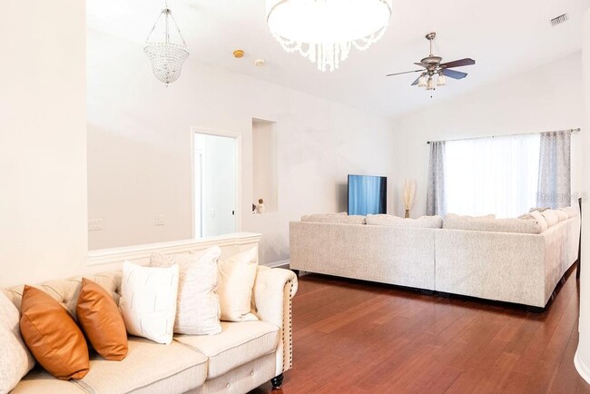 Foto del edificio - 1282 Paradise Lake Dr