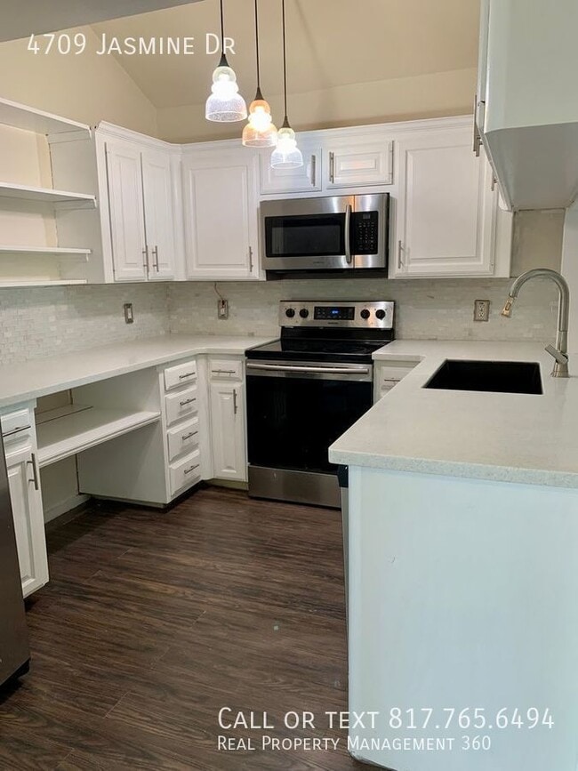 Building Photo - Great north Fort Worth house available now
