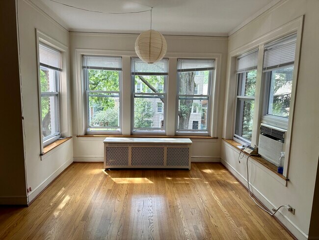 Foto del edificio - 6631 N Glenwood Ave