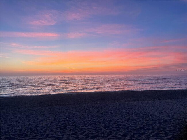 Foto del edificio - 8625 Midnight Pass Rd