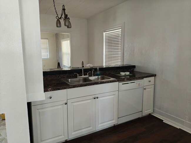 Building Photo - 1407 N Lake Shipp Dr SW