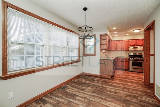 Building Photo - REDUCED!