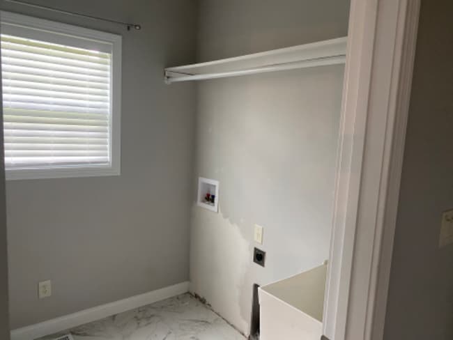 Building Photo - 8683 Pebble Creek Dr