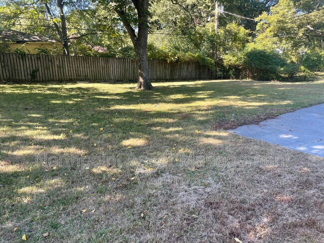 Foto del edificio - 3773 Claree Dr