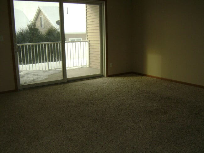Living - 300 Whispering Ln