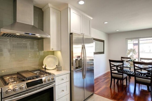 Building Photo - 3 bedroom in San Francisco CA 94110