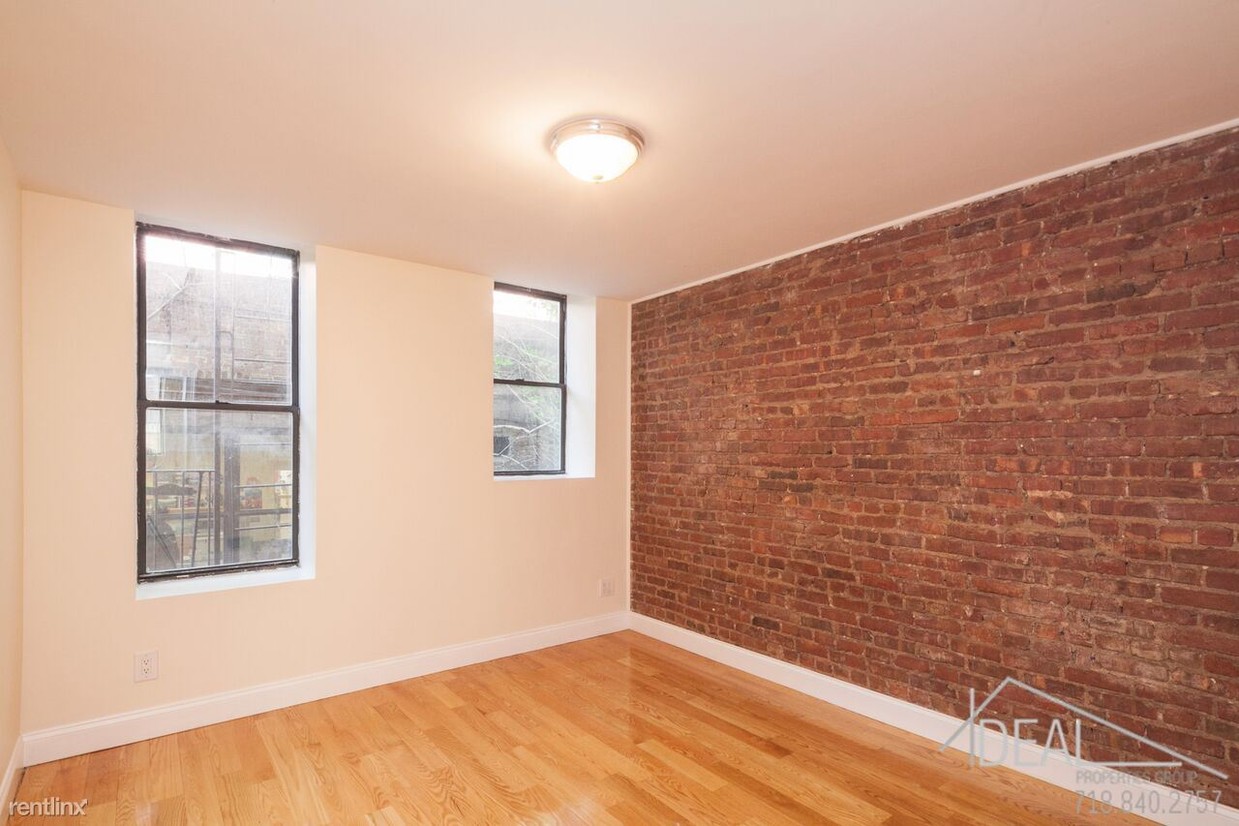 Primary Photo - 293 Baltic St