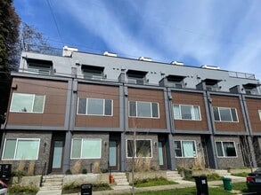 Building Photo - 1732 N 41st St