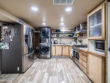 Building Photo - 810 600 W