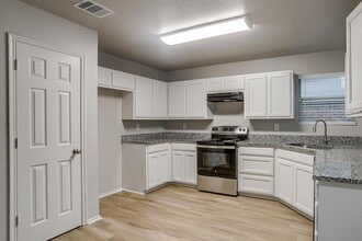 Building Photo - 2616 Castle Pines Dr