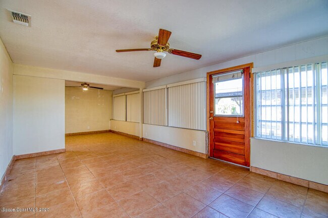 Building Photo - 1600 Sea Shell Dr