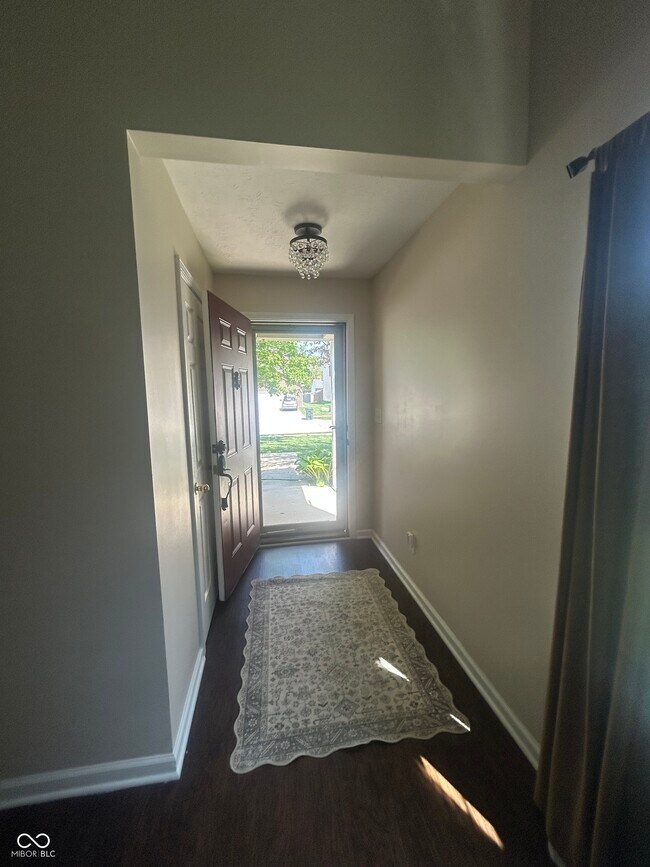 Foto del edificio - 720 Bluff Creek Dr