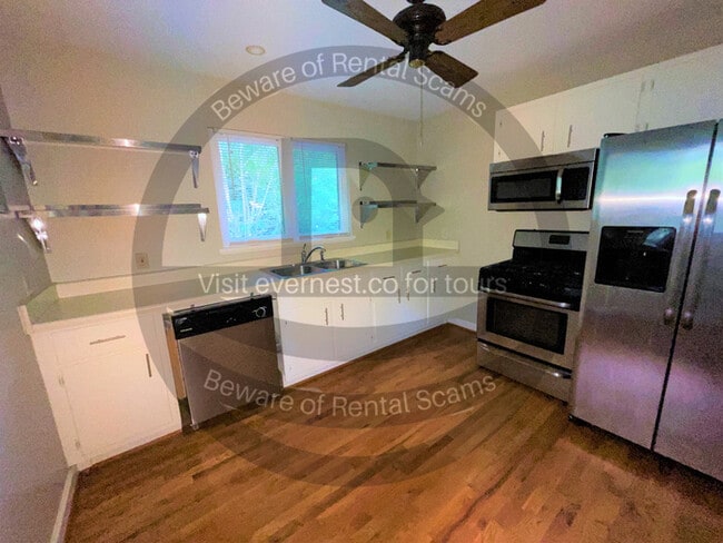 Building Photo - 602 Devon Dr