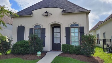 Building Photo - 2618 Cresthaven Ave