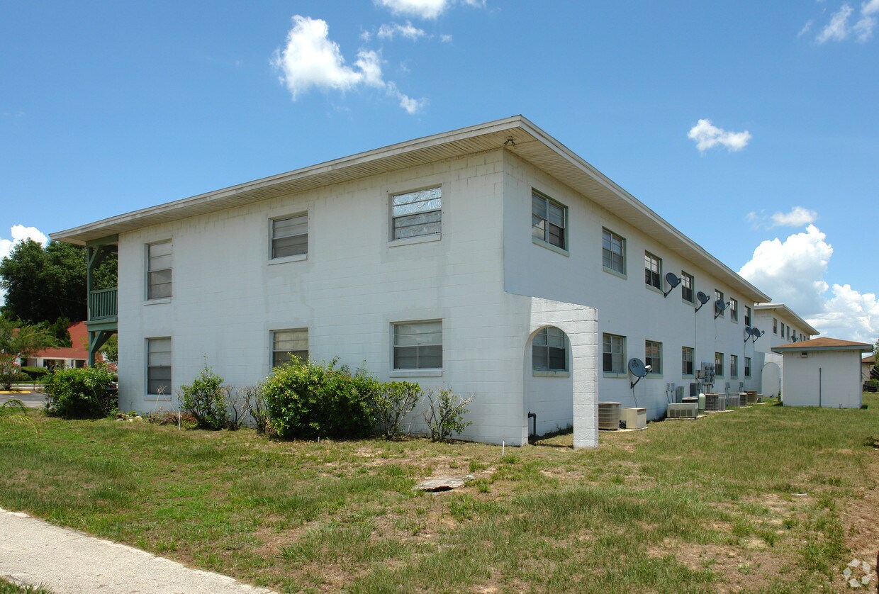 Building Photo - Montrose Apartments