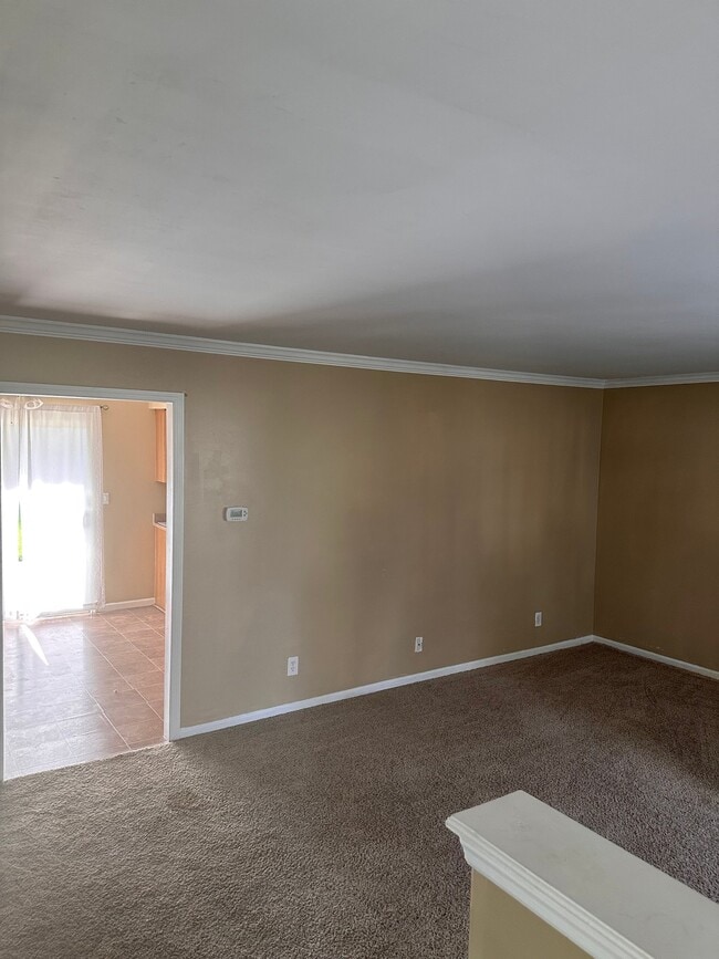 Building Photo - 5876 Coachmont Dr