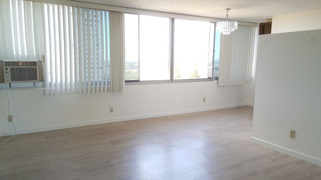 living area - 1060 Kamehameha Hwy