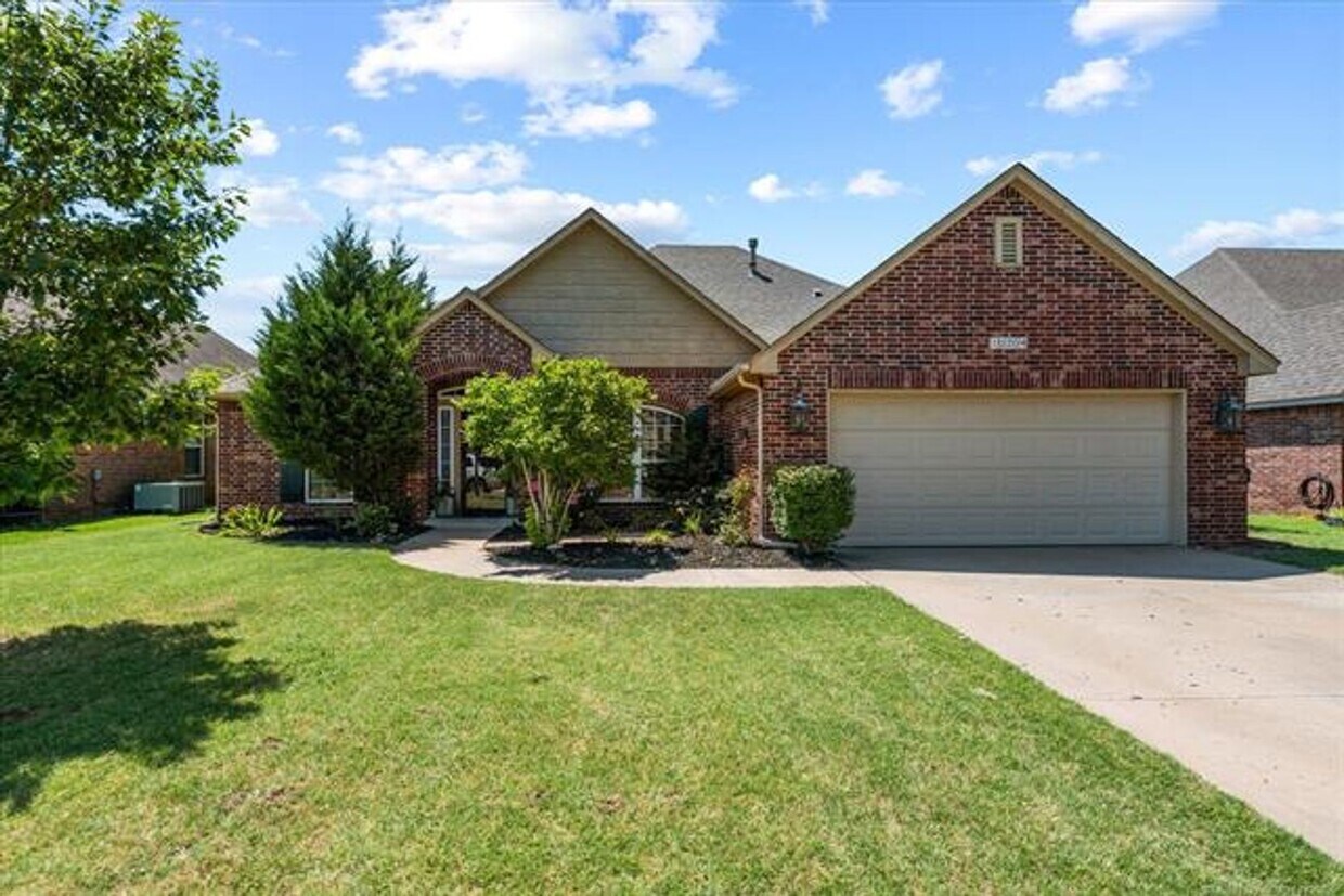 Foto principal - 4 Bedroom/2 Bath -Owasso Schools