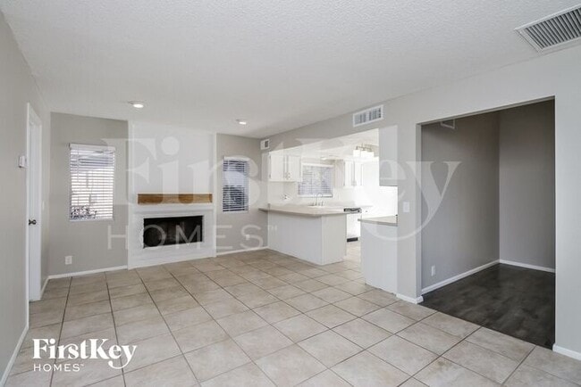 Building Photo - 2413 W Estrella Dr