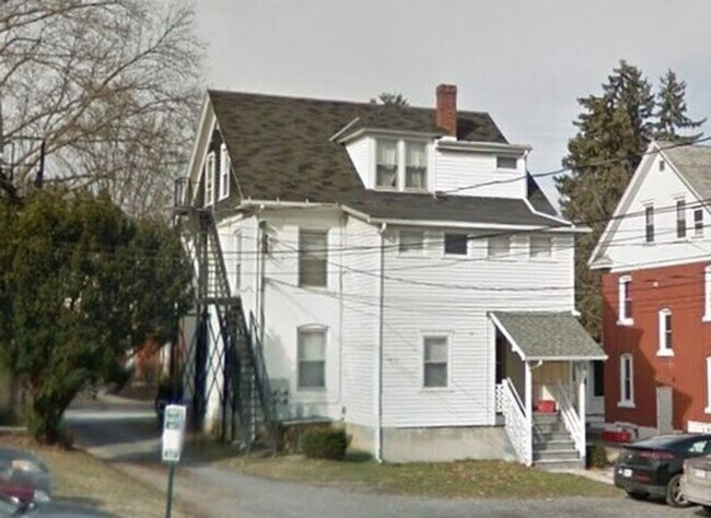Foto del edificio - 712 W College Ave