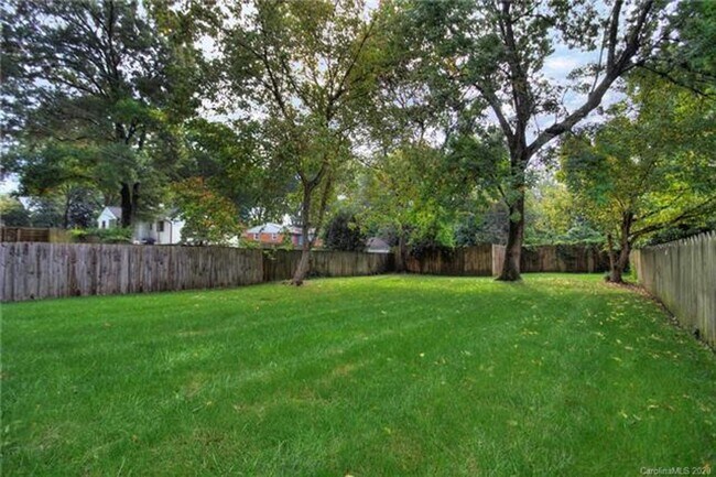 Building Photo - 3215 Cambridge Rd