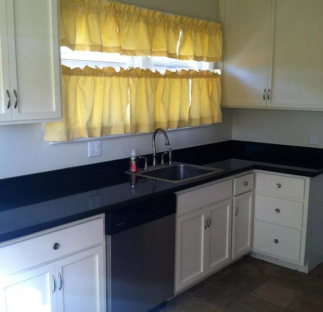 Foto del edificio - 5095 E Mountain View Dr