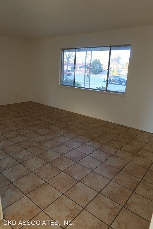 Building Photo - 3 br, 2 bath House - 4200 ROXBURY