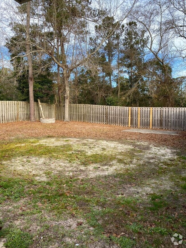 Building Photo - 2537 Country Club Dr