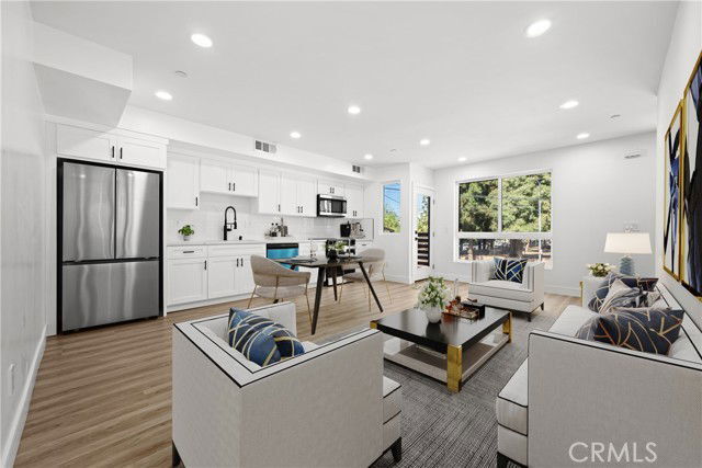 Foto del edificio - 6704 Kester Ave