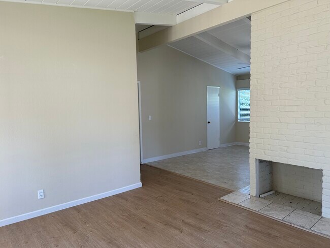 Building Photo - 453 Sobrato Dr