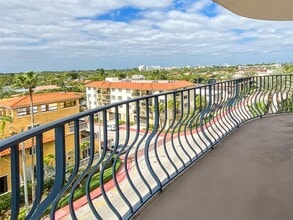 Building Photo - 8877 Collins Ave