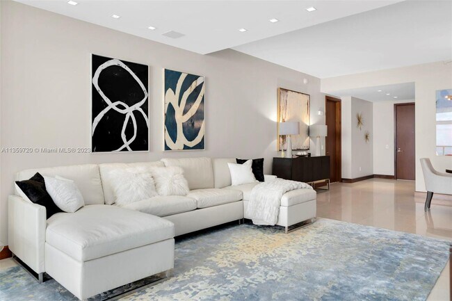 Foto del edificio - 9703 Collins Ave