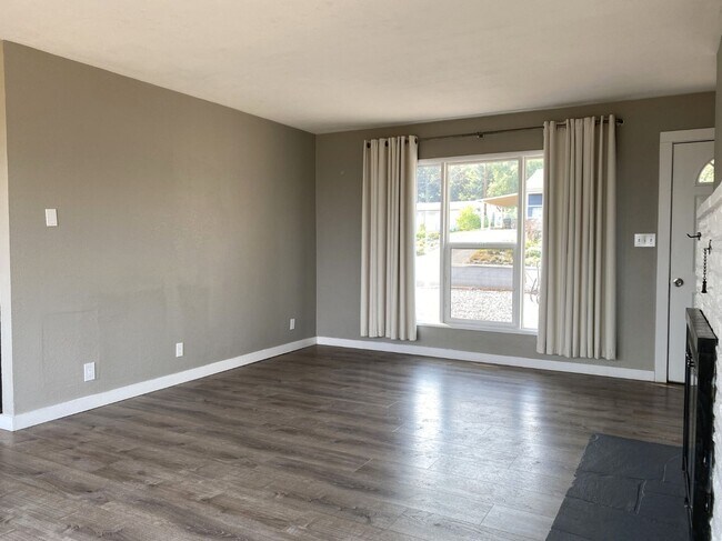 Foto del edificio - 2207 E 10th St