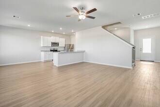 Building Photo - 6430 Winter Elm St