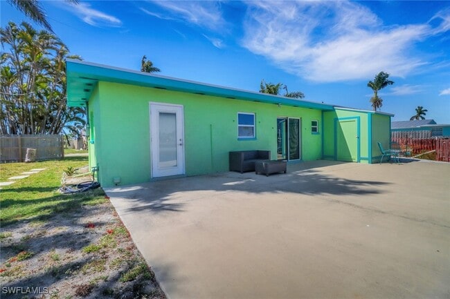 Building Photo - 2567 Cay Cove
