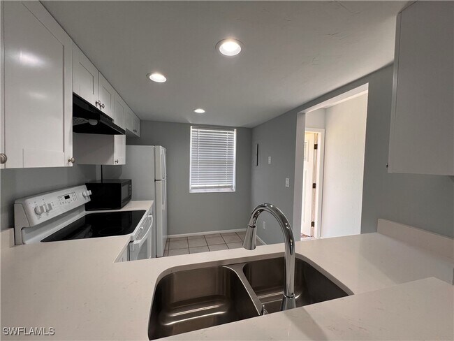 Foto del edificio - 1017 Pine Isle Ln