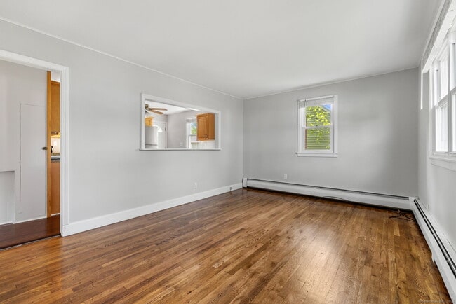 Building Photo - 305 Slater Rd
