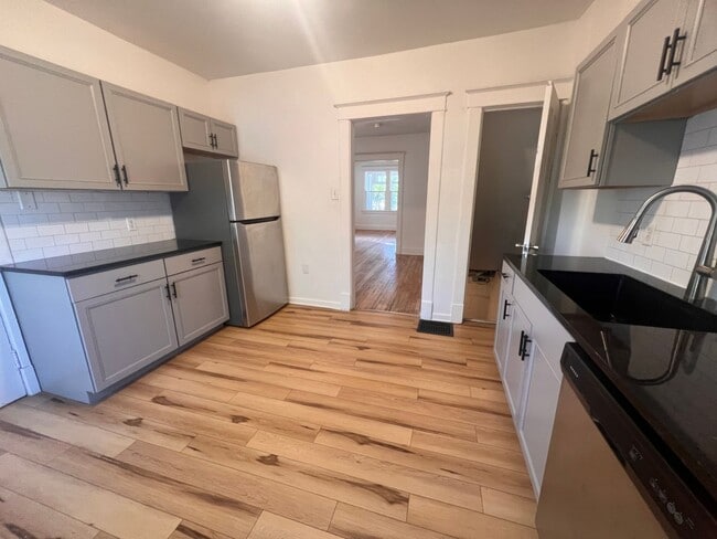 Building Photo - 845 Capen St NE