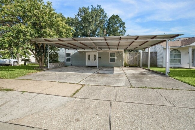 Building Photo - 6621 Westview Dr