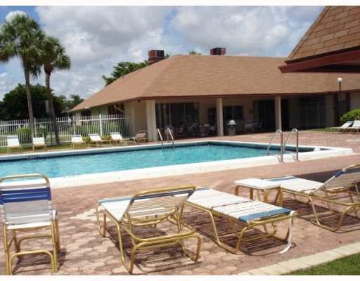 Foto del edificio - 5510 Lakewood Cir N