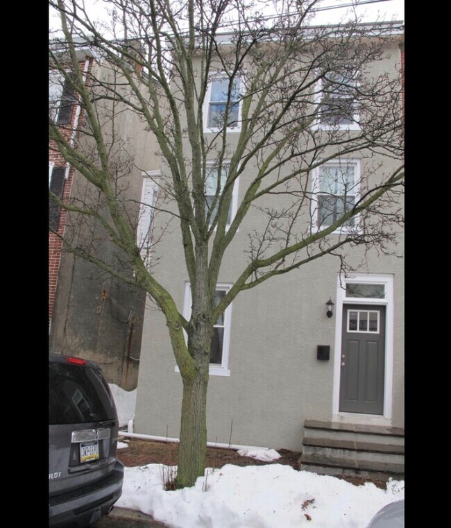 Building Photo - 309 E Miner St