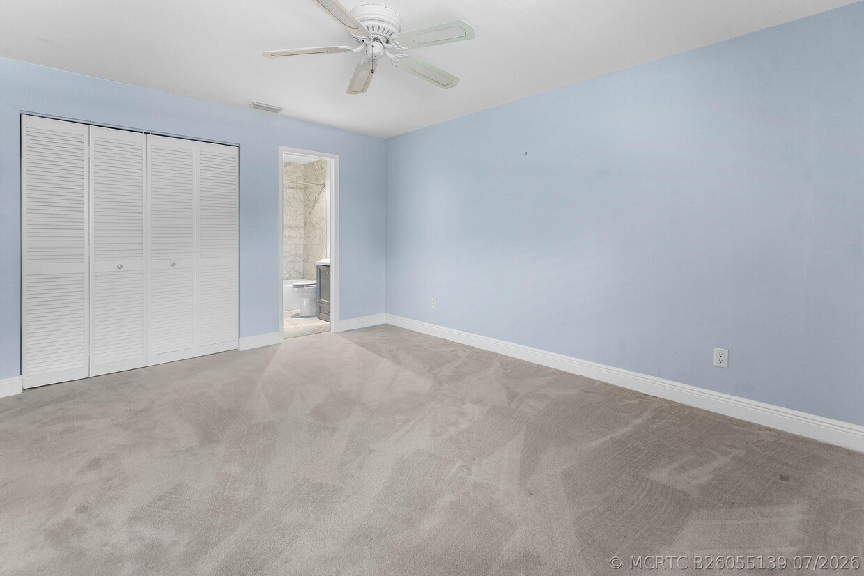 Building Photo - 8388 SE Croft Cir