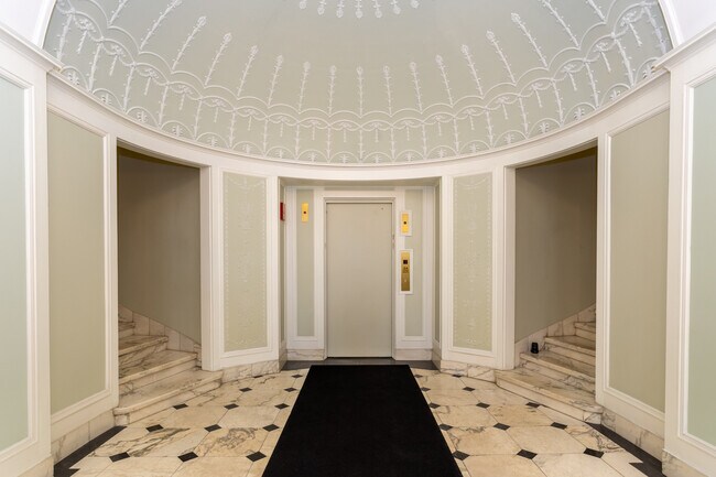 Foto del edificio - 2608 N Lakeview Ave