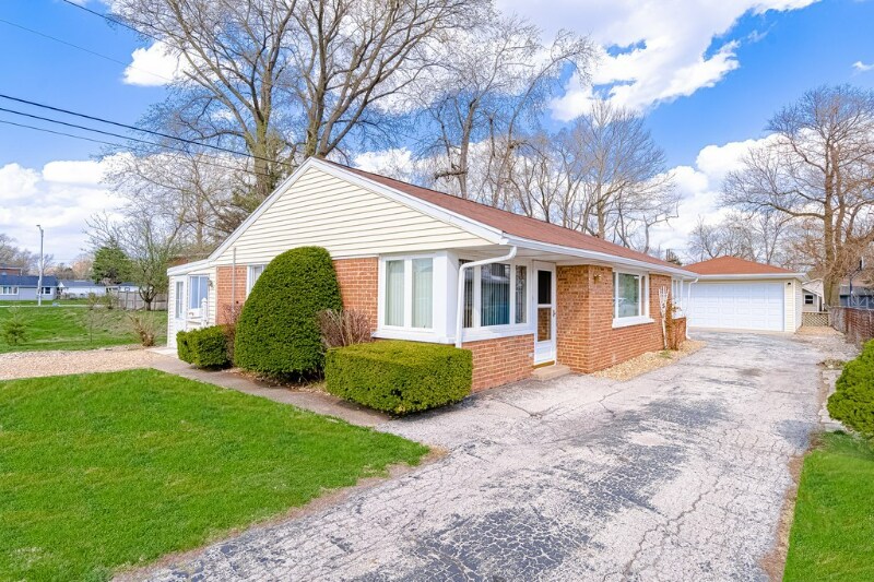 10009 S 52nd Ave, Oak Lawn, IL 60453 House for Rent in Oak Lawn, IL