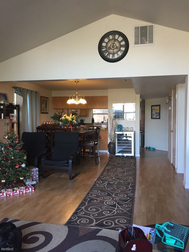 Building Photo - 260 Sheridan St