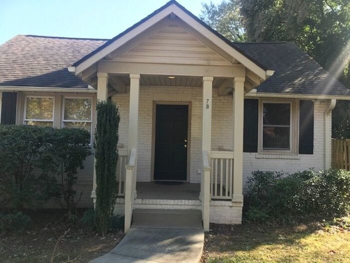 Foto principal - 3200 Augusta St