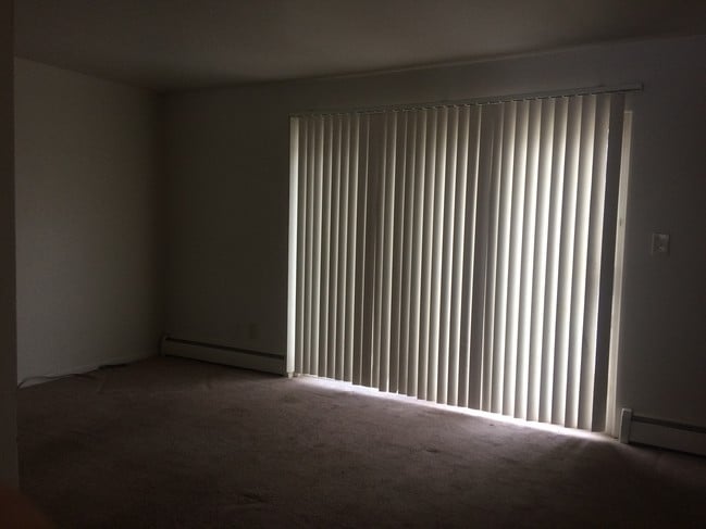 Building Photo - 3201 Stonegate Dr