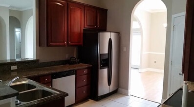 Building Photo - 7204 Southwind Dr