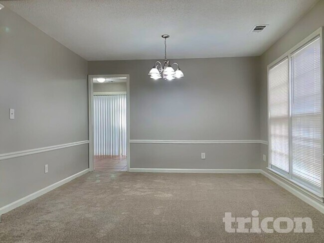Building Photo - 2660 Binghampton Ln